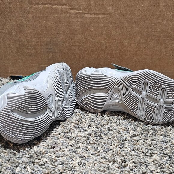 Nike Giannis Immortality 4 Smoke Grey Wolf Grey Dark Smoke Grey Stadium Green - Picture 4 of 5